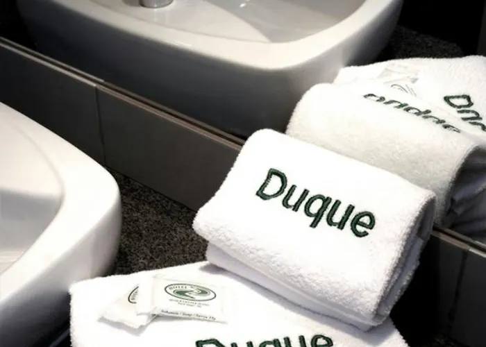 Hotel Duque Center